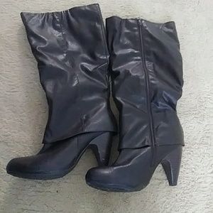 Size 9 Brown boots